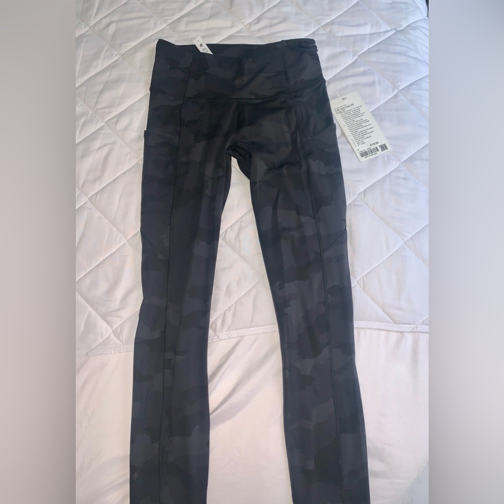 Fast and Free HR Size 4 Lululemon leggings (with tags)
